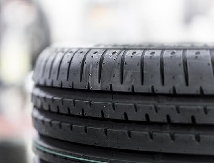 un pneu toutes saisons 