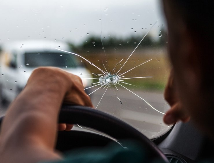 Quando il parabrezza dell’auto è scheggiato